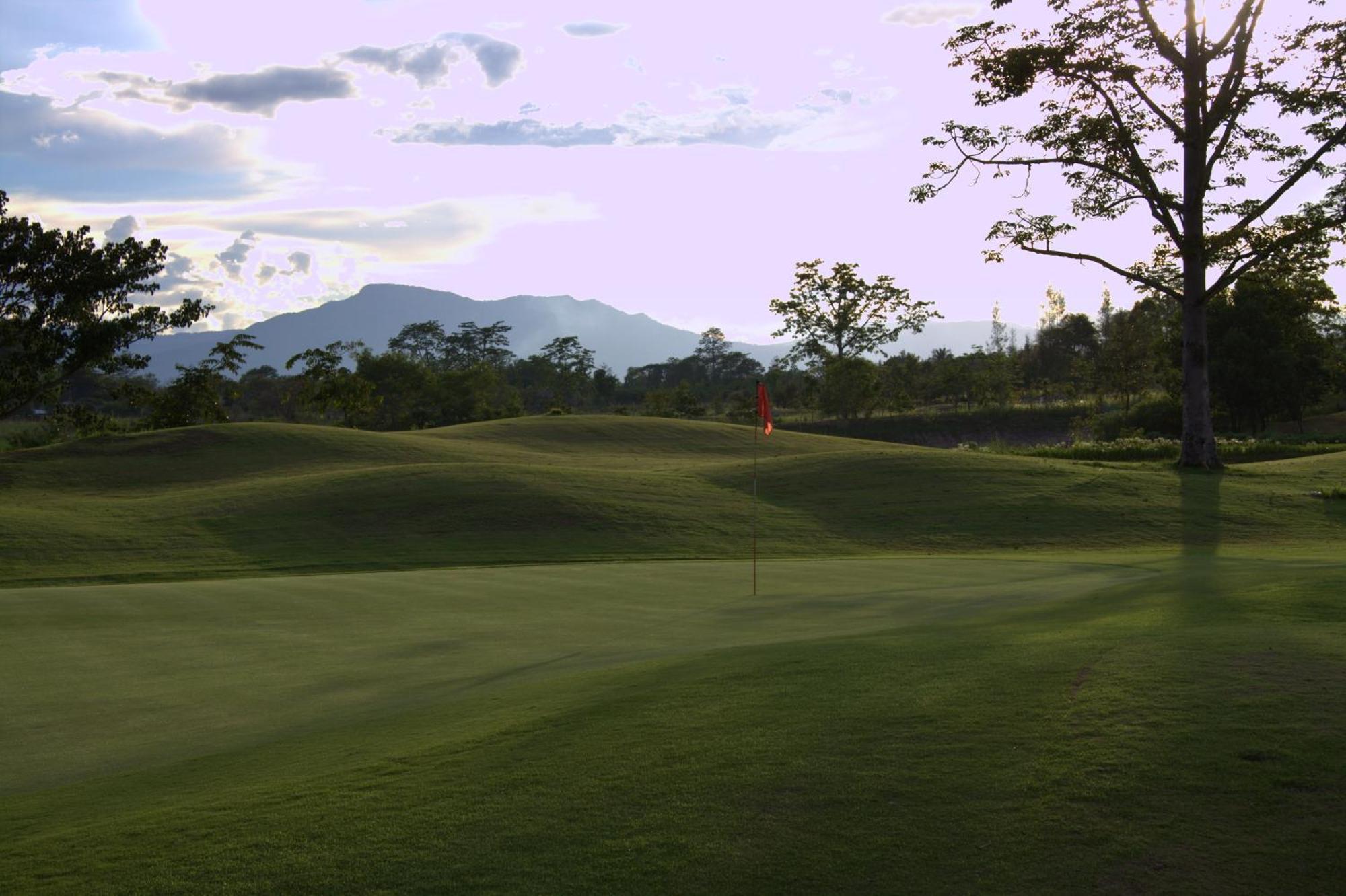 Mae Jo Golf Resort & Spa Ban Ban San Sai Buitenkant foto